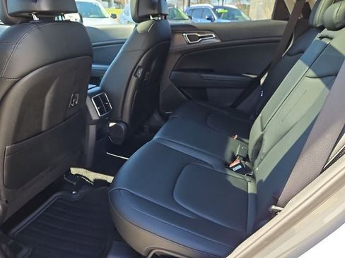 Used 2023 Kia Sportage SX image 16