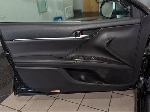 Used 2022 Toyota Camry XLE w/ Navigation Upgrade Package FWD image 11