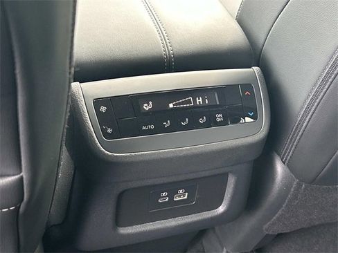 Used 2025 Nissan Pathfinder SL image 19