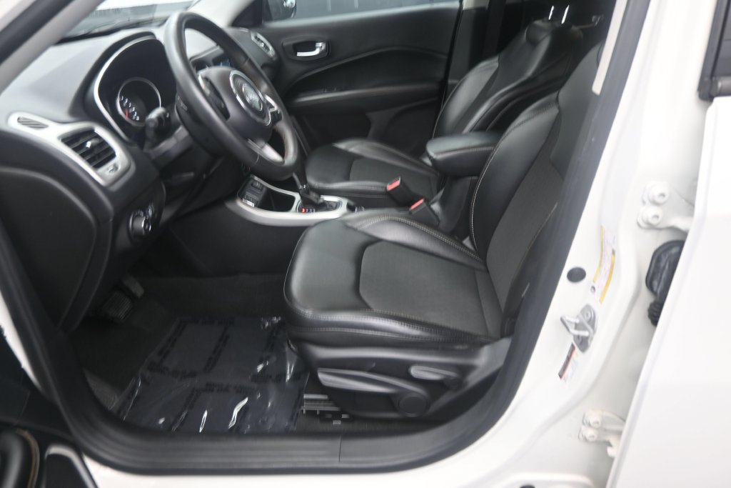 Used 2021 Jeep Compass Latitude w/ Sun and Sound Group FWD image 11