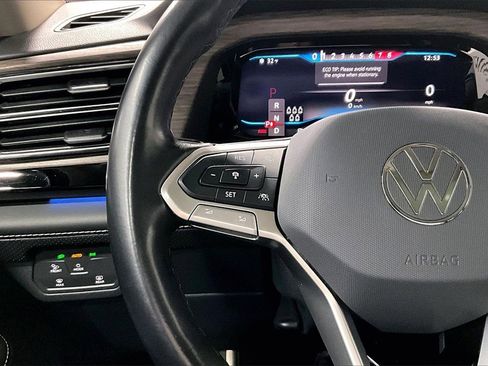 Used 2024 Volkswagen Atlas SEL Premium R-Line image 11