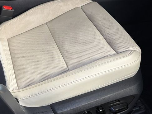 Used 2025 Lexus RX 450h AWD w/ Luxury Package image 12