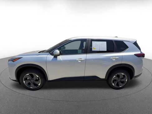 Used 2025 Nissan Rogue SV FWD image 9
