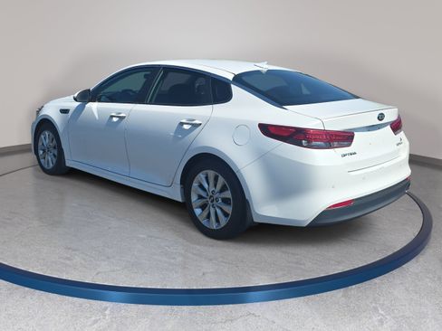 Used 2018 Kia Optima S FWD image 7