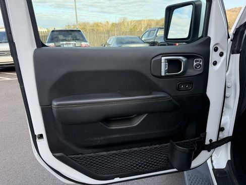 Used 2023 Jeep Gladiator Overland image 24