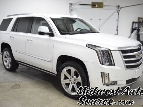 Used 2019 Cadillac Escalade Premium Luxury AWD/4WD image 6