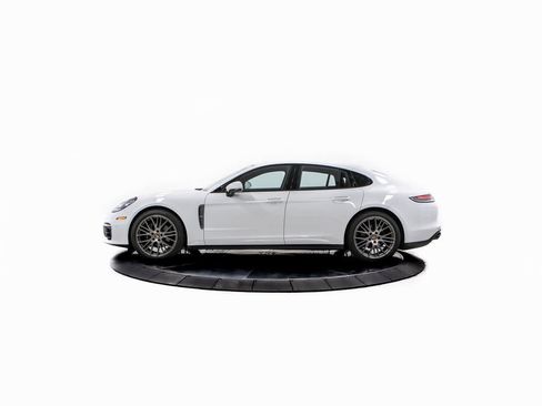 Certified 2023 Porsche Panamera Platinum Edition image 2