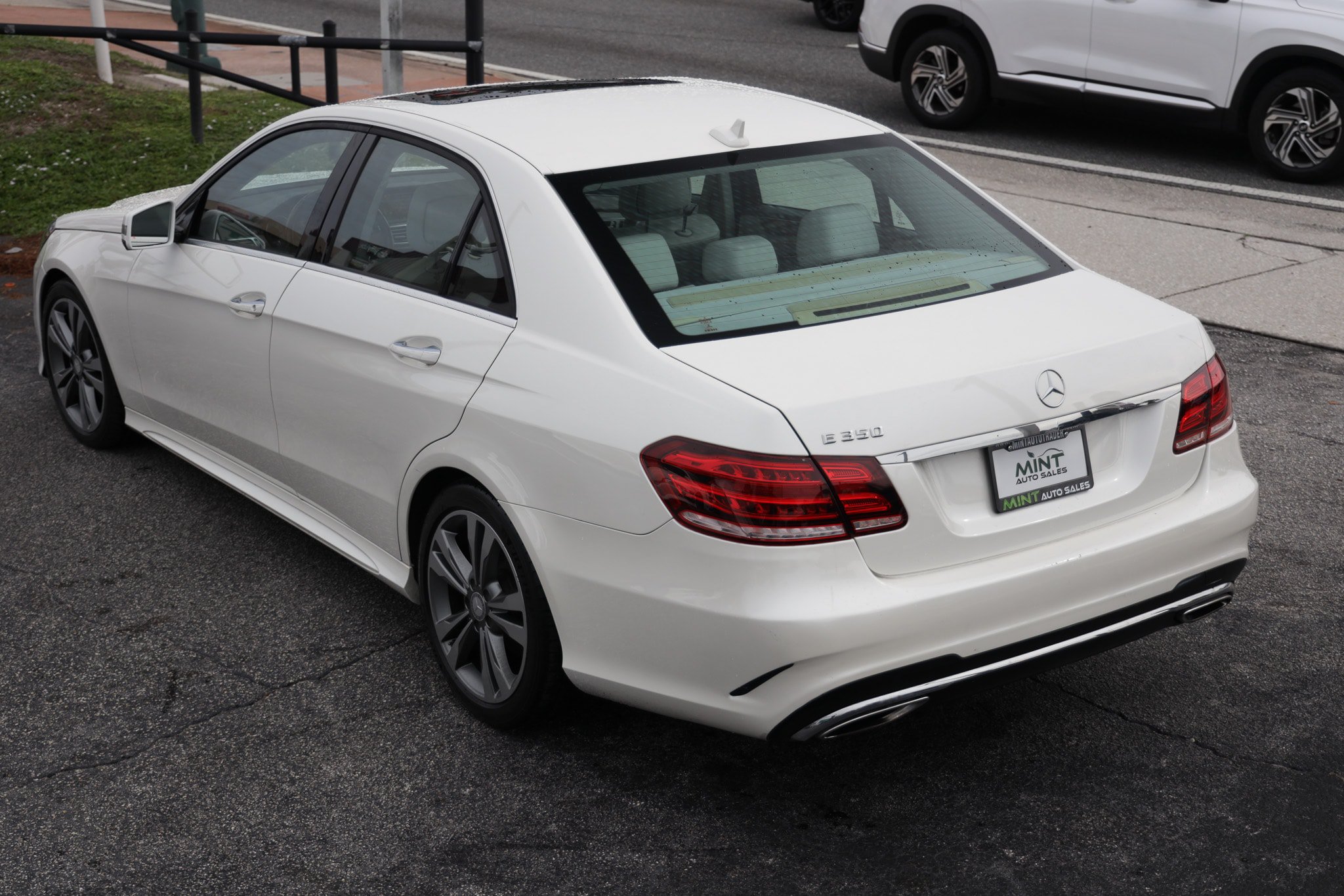 Used 2016 Mercedes-Benz E 350 Sedan w/ Premium Package image 8