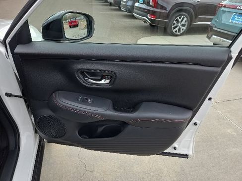 Used 2025 Honda HR-V Sport image 24