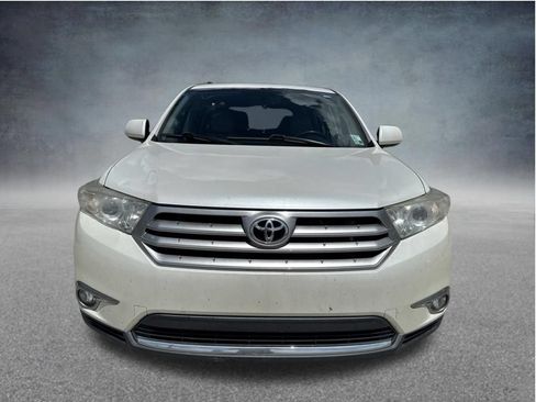 Used 2013 Toyota Highlander SE FWD image 9