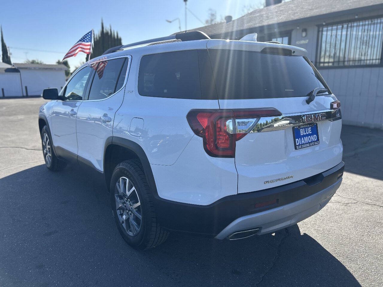 Used 2023 GMC Acadia SLT FWD image 5