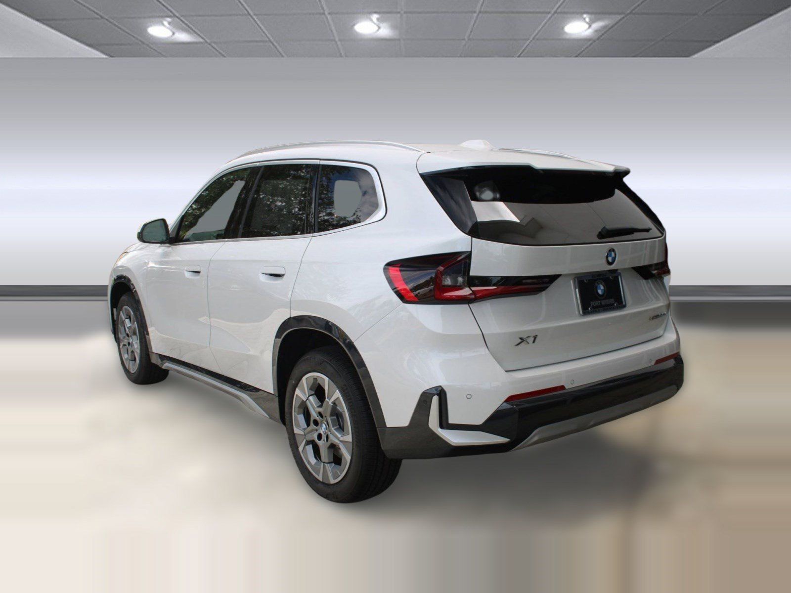 Used 2026 BMW X1 xDrive28i w/ Convenience Package AWD/4WD image 3