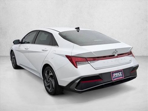 Certified 2025 Hyundai Elantra Limited image 9