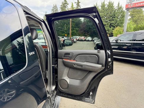 Used 2011 GMC Yukon SLT w/ SLT-2 Equipment Package AWD/4WD image 29