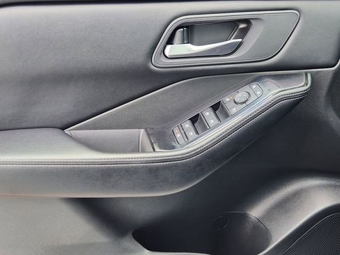 Used 2025 Nissan Rogue SV FWD image 23