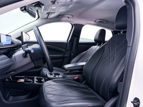 Used 2025 Ford Mustang Mach-E Select RWD image 18