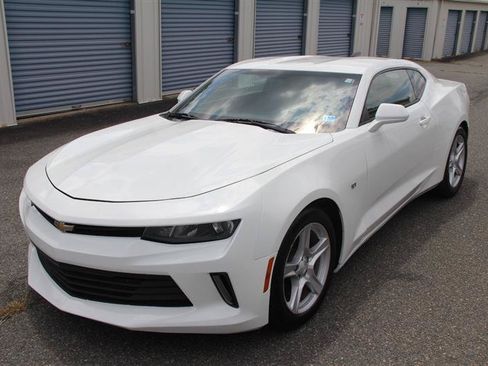 Used 2017 Chevrolet Camaro LT RWD image 2