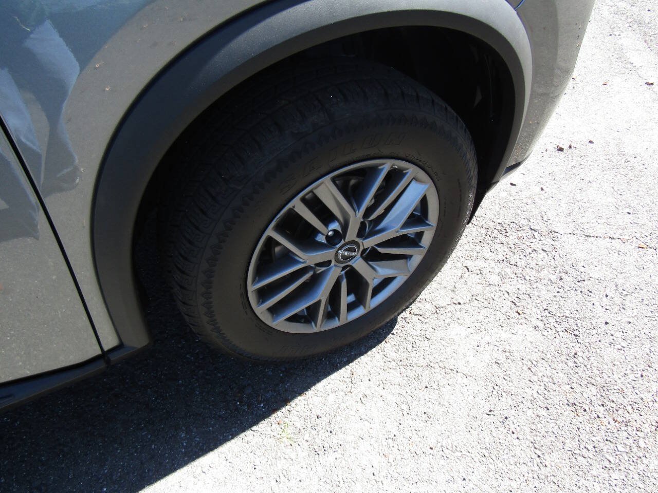 Used 2024 Nissan Rogue S AWD/4WD image 34