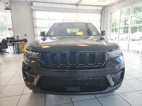 New 2025 Jeep Grand Cherokee Altitude image 3