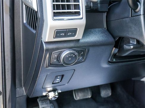 Used 2015 Ford F150 Lariat image 32