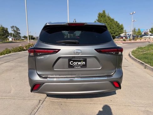 Used 2026 Toyota Highlander Platinum AWD/4WD image 9