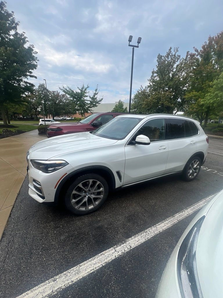 Used 2019 BMW X5 xDrive40i w/ Premium Package 2 AWD/4WD image 3