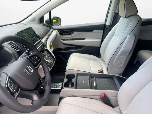 New 2026 Honda Odyssey Touring image 9