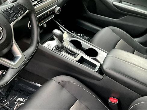 Used 2024 Nissan Altima 2.5 SV FWD image 16