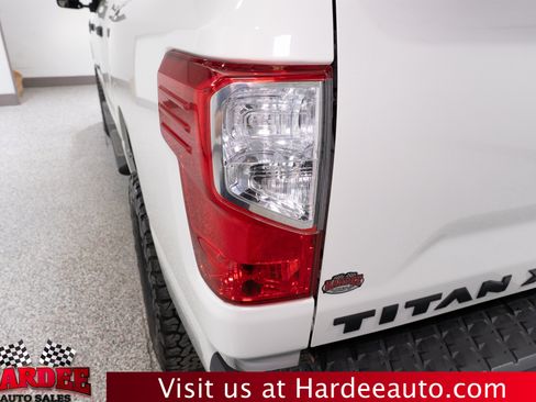 Used 2019 Nissan Titan SL w/ Midnight Edition AWD/4WD image 9