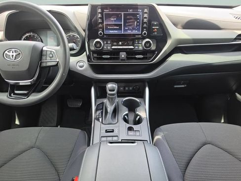 Used 2021 Toyota Highlander L AWD/4WD image 25