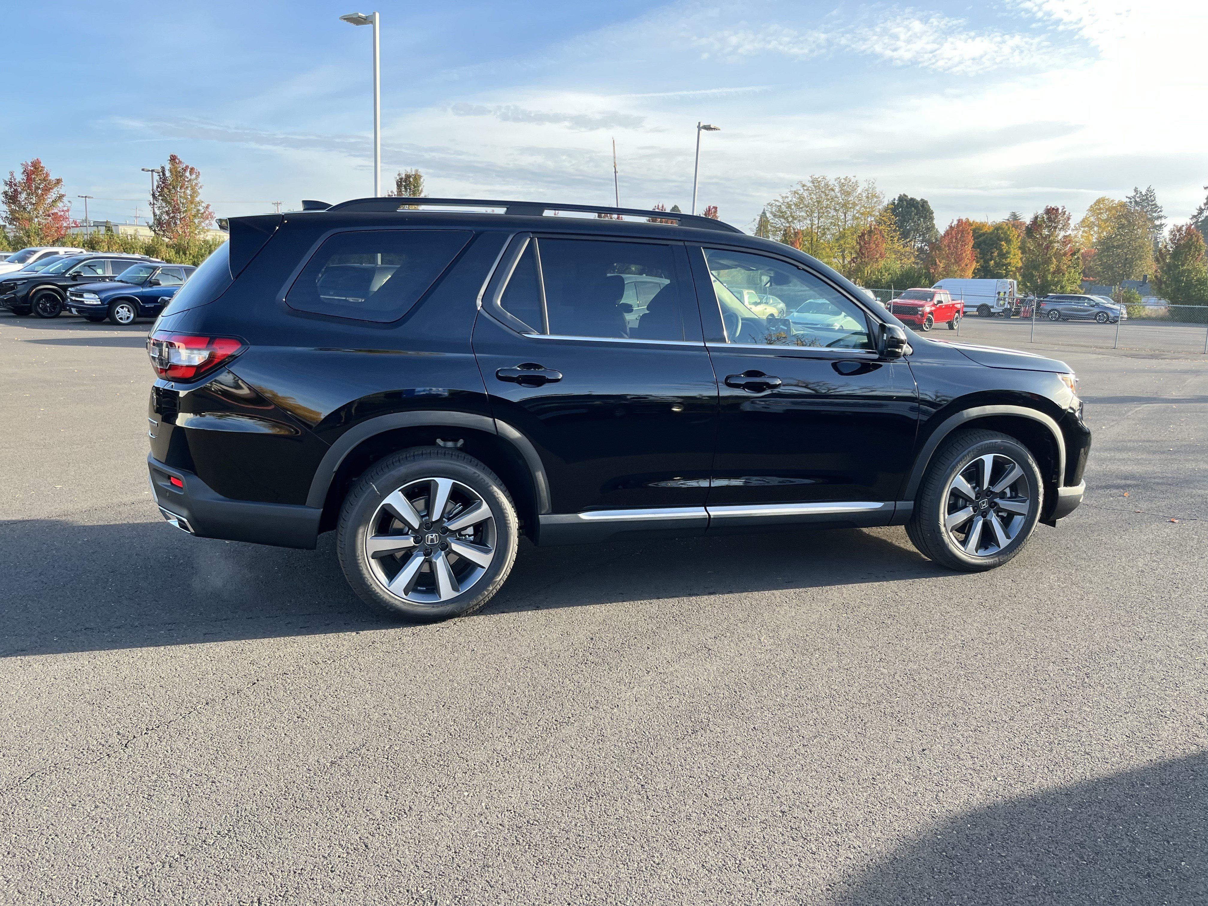 New 2025 Honda Pilot Touring image 5