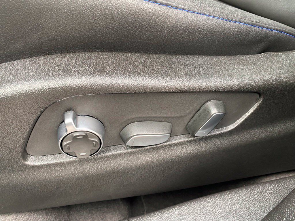 Used 2025 Cadillac XT4 Sport w/ LPO, Floor Liner Package AWD/4WD image 11