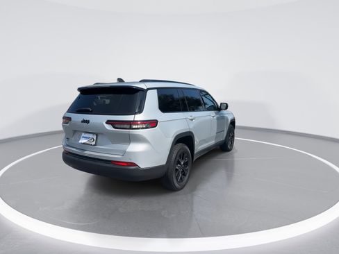 Used 2024 Jeep Grand Cherokee L Laredo image 9
