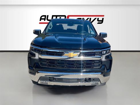 Used 2025 Chevrolet Silverado 1500 LT image 2