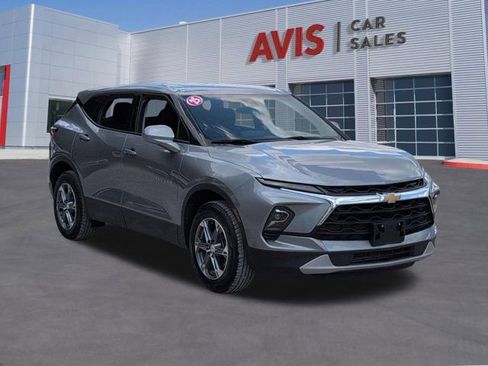 Used 2025 Chevrolet Blazer LT FWD image 3