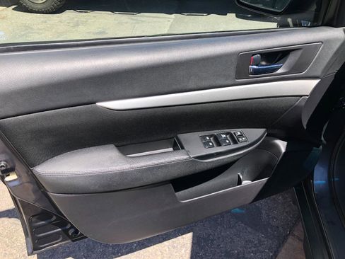 Used 2013 Subaru Outback 2.5i Premium AWD/4WD image 10