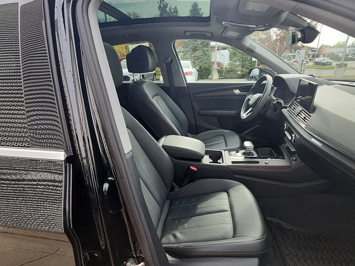 Used 2023 Audi Q5 2.0T Premium Plus w/ Premium Plus Package AWD/4WD image 19