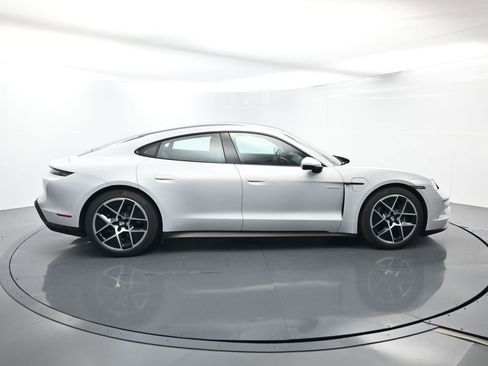 Used 2025 Porsche Taycan image 16