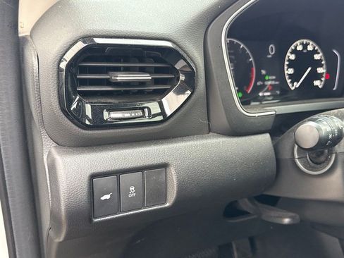 Used 2024 Honda Pilot Touring image 15