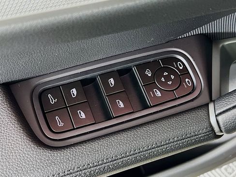 New 2026 Porsche Cayenne image 19