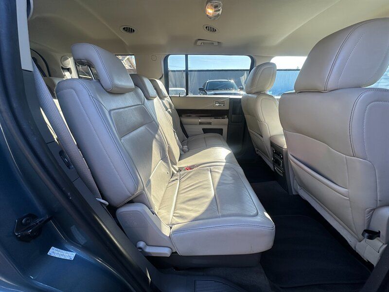 Used 2010 Ford Flex SEL FWD image 17