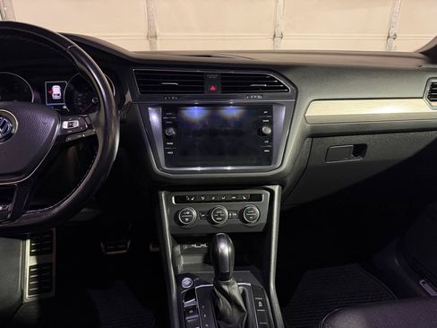 Used 2020 Volkswagen Tiguan SE R-Line w/ 3rd Row Seat Package AWD/4WD image 16
