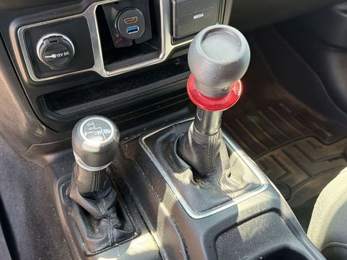 Used 2019 Jeep Wrangler Sport AWD/4WD image 14