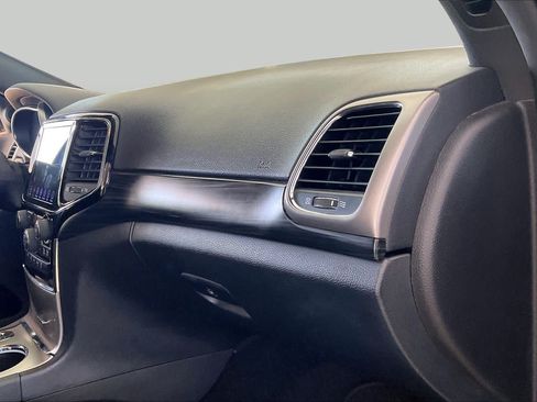 Used 2019 Jeep Grand Cherokee Laredo w/ Laredo X Package RWD image 19
