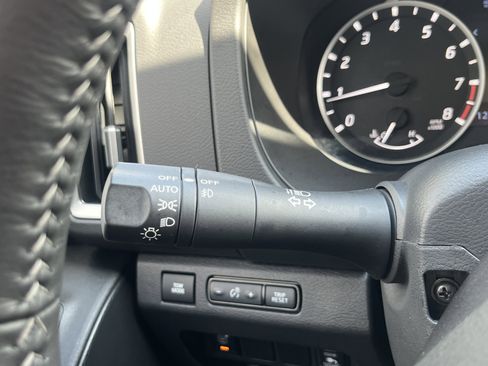 Used 2025 Nissan Frontier SV w/ SV Convenience Package image 23