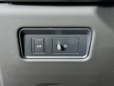 New 2026 Jaguar F-PACE SVR image 10