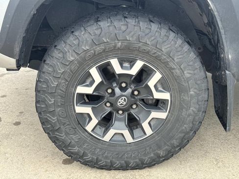 Used 2023 Toyota Tacoma TRD Off-Road w/ TRD Premium Off Road Package AWD/4WD image 4