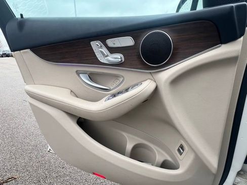 Used 2022 Mercedes-Benz GLC 300 4MATIC image 13