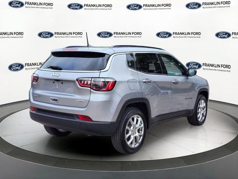 Used 2022 Jeep Compass Latitude AWD/4WD image 5