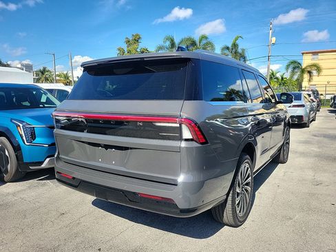 Used 2025 Lincoln Navigator Black Label image 14